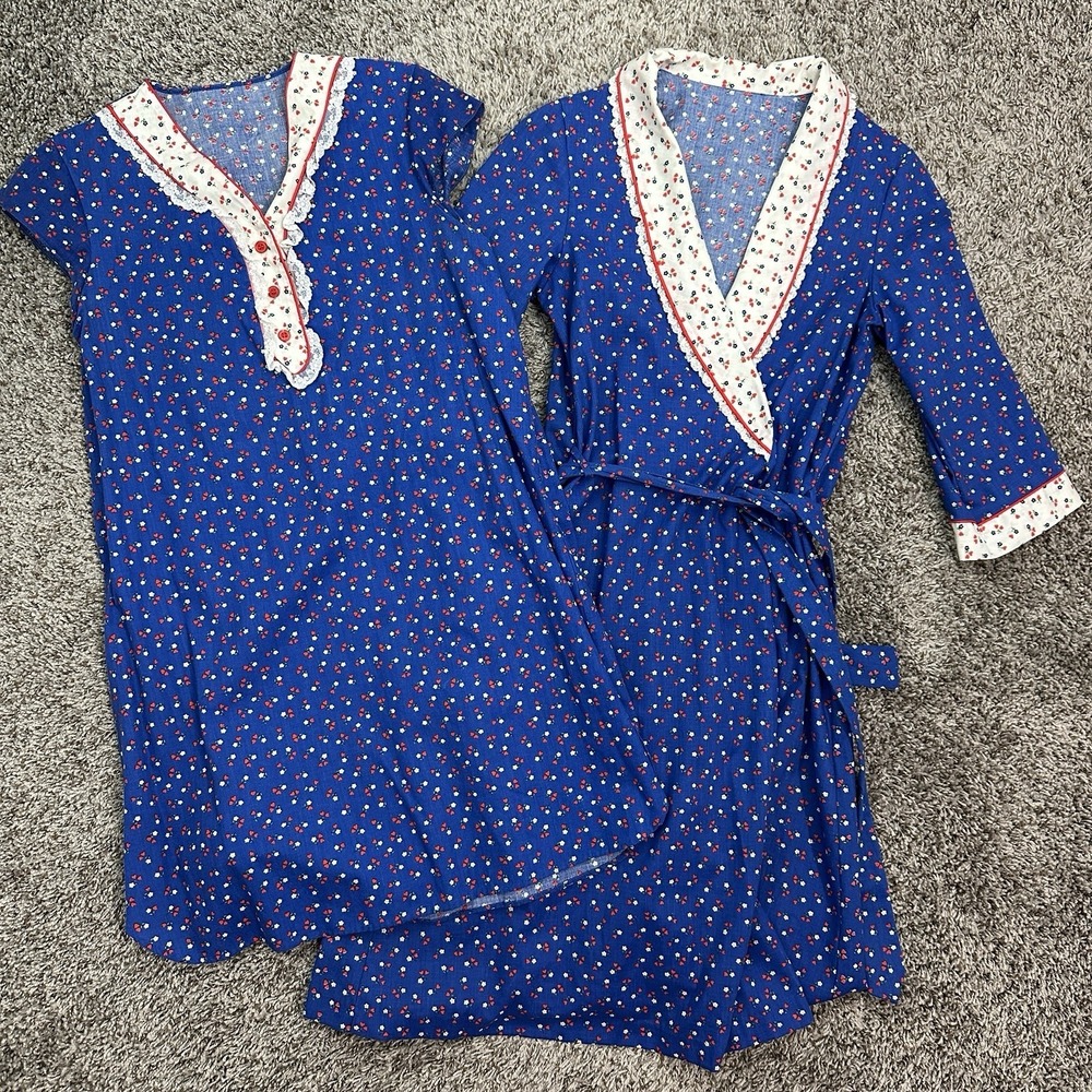 Vintage 70s Sears Perma Press Nightgown/Robe S Heart Floral Lace Cottage USA
